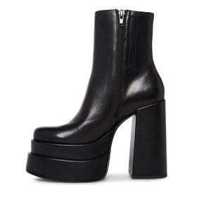 Steve Madden cobra black boots